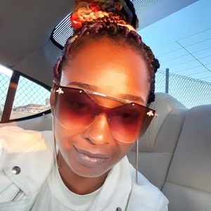 Meet your Posher, Shawna